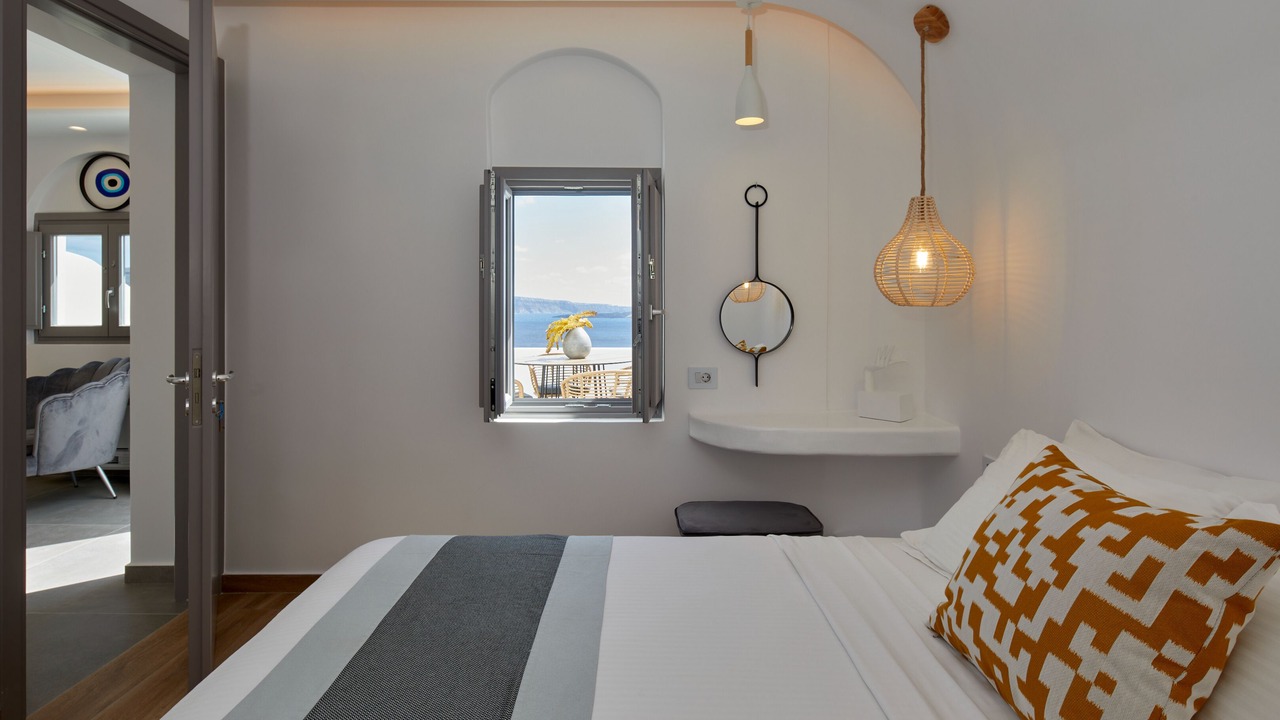 Photo of Bedroom in Oia