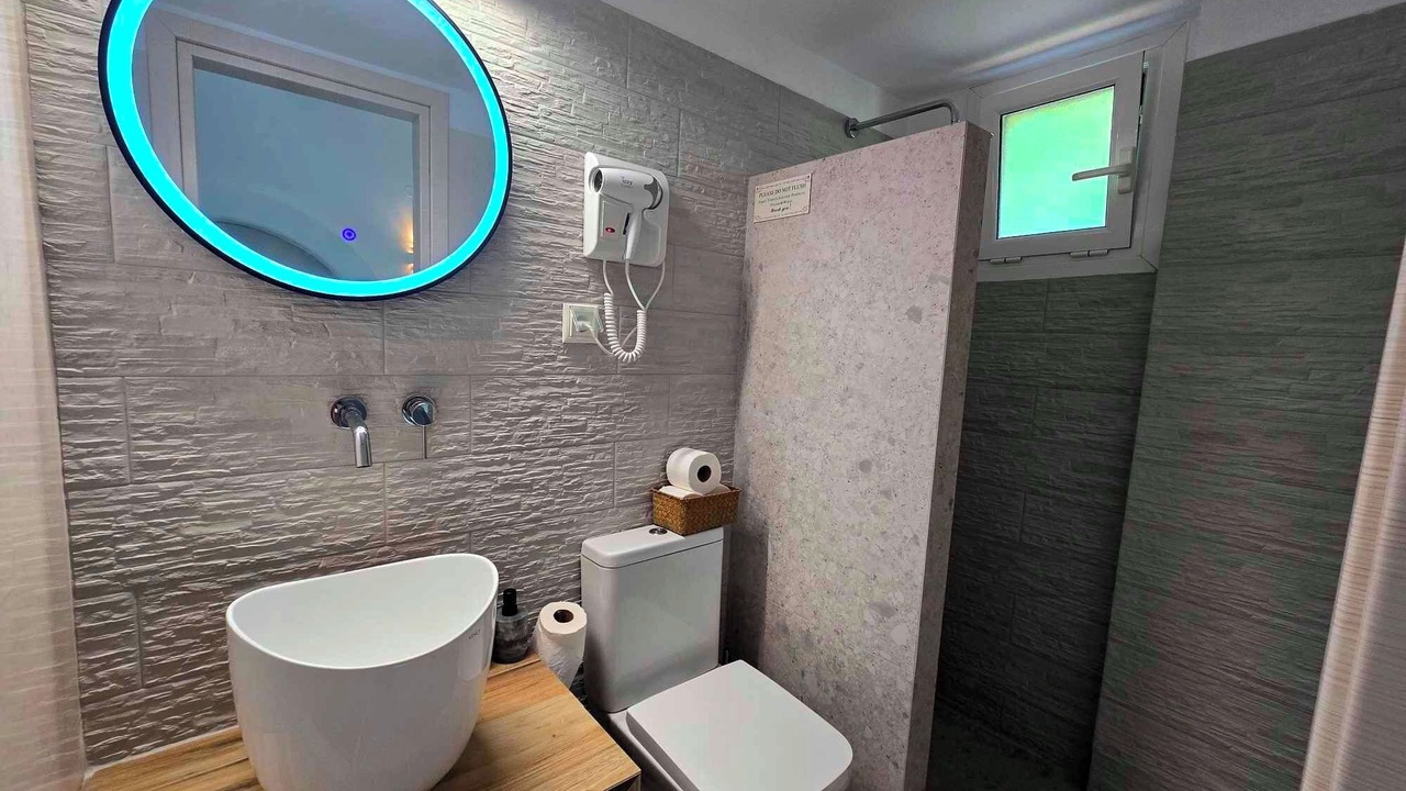 Photo of Bathroom in Alinda