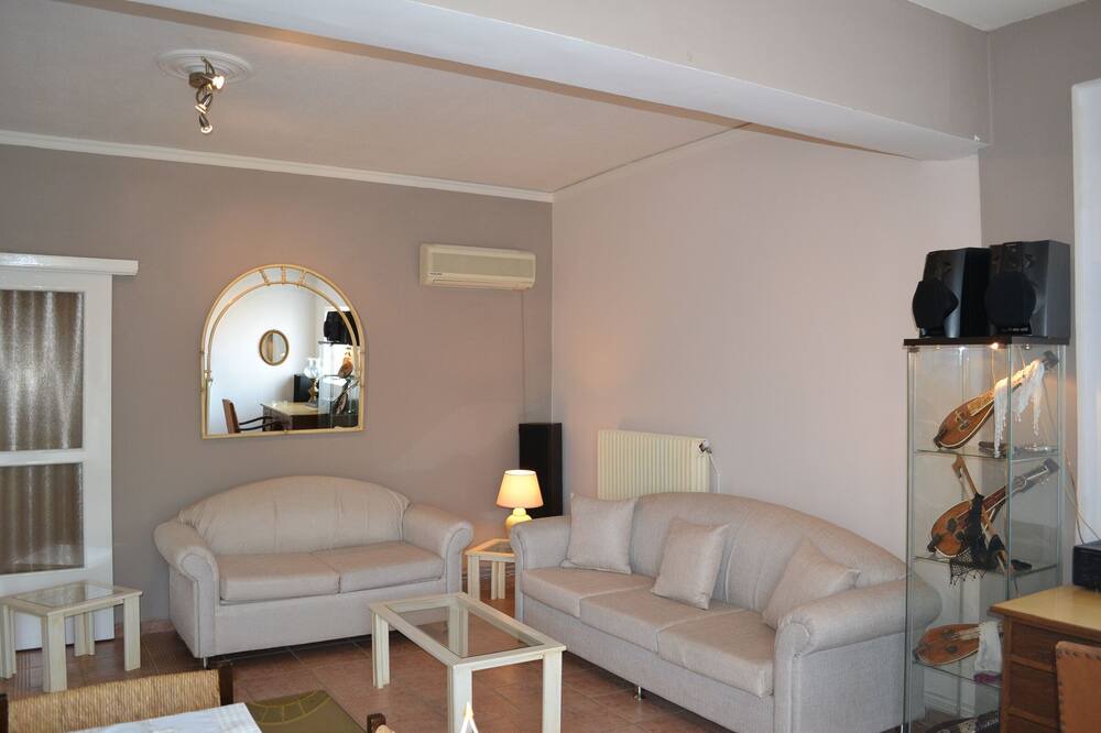 Photo of Livingroom in Marathon