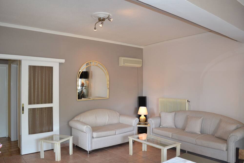 Photo of Livingroom in Marathon