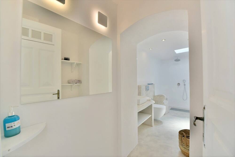 Photo of Bathroom in Vlikhos