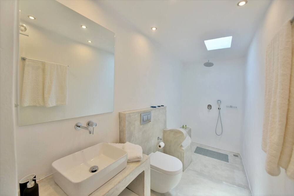 Photo of Bathroom in Vlikhos