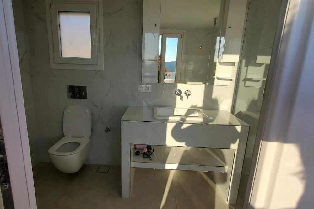 Photo of Bathroom in Ios Town