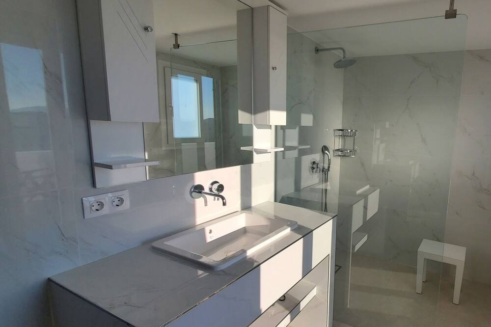 Photo of Bathroom in Ios Town