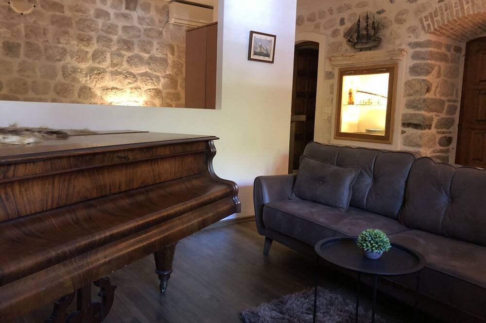 Photo of Livingroom in Prcanj