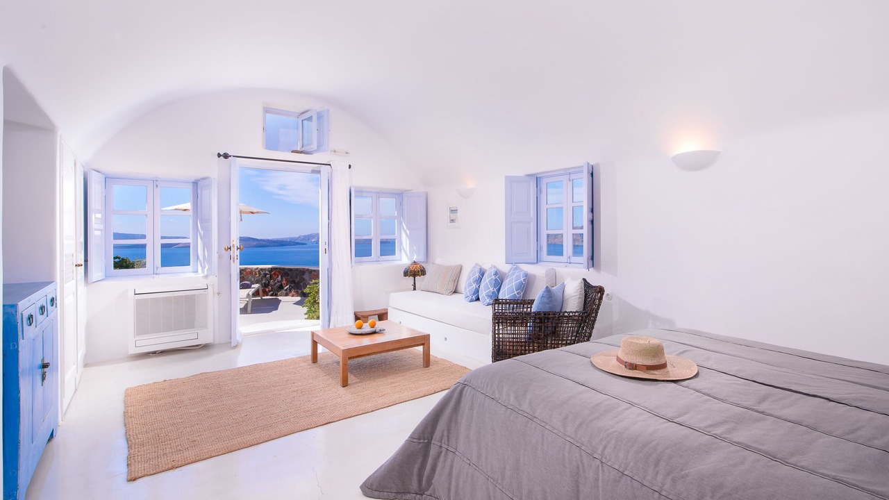 Photo of Bedroom in Oia
