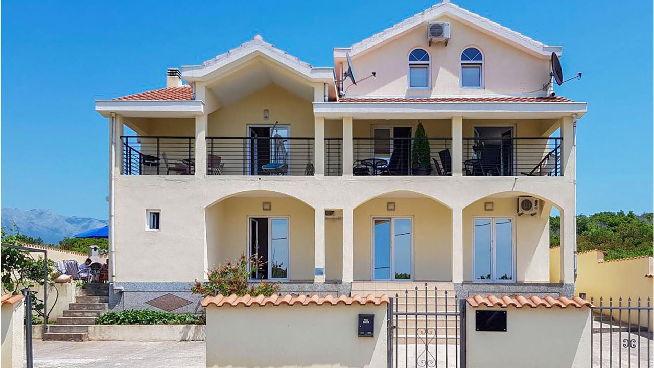 Photo of Buildings in Neodi