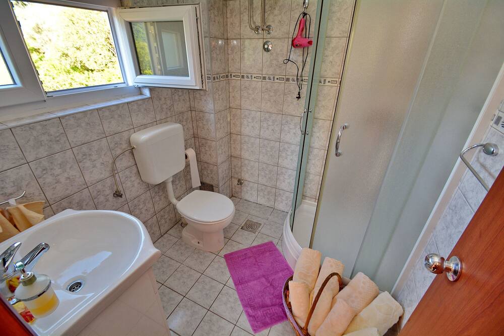 Photo of Bathroom in Lepetane