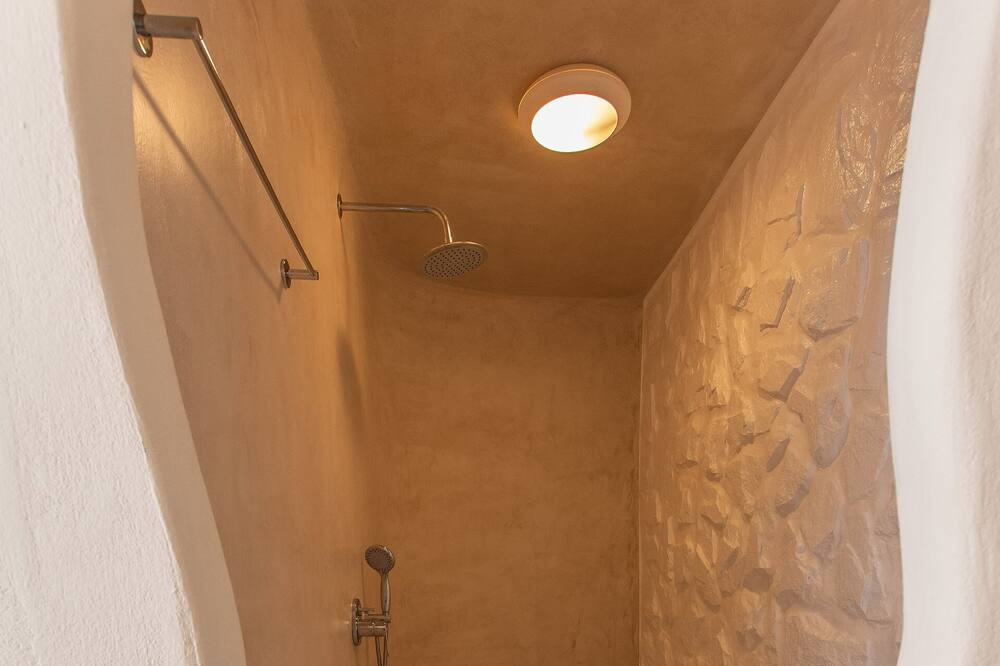 Photo of Bathroom in Maragas