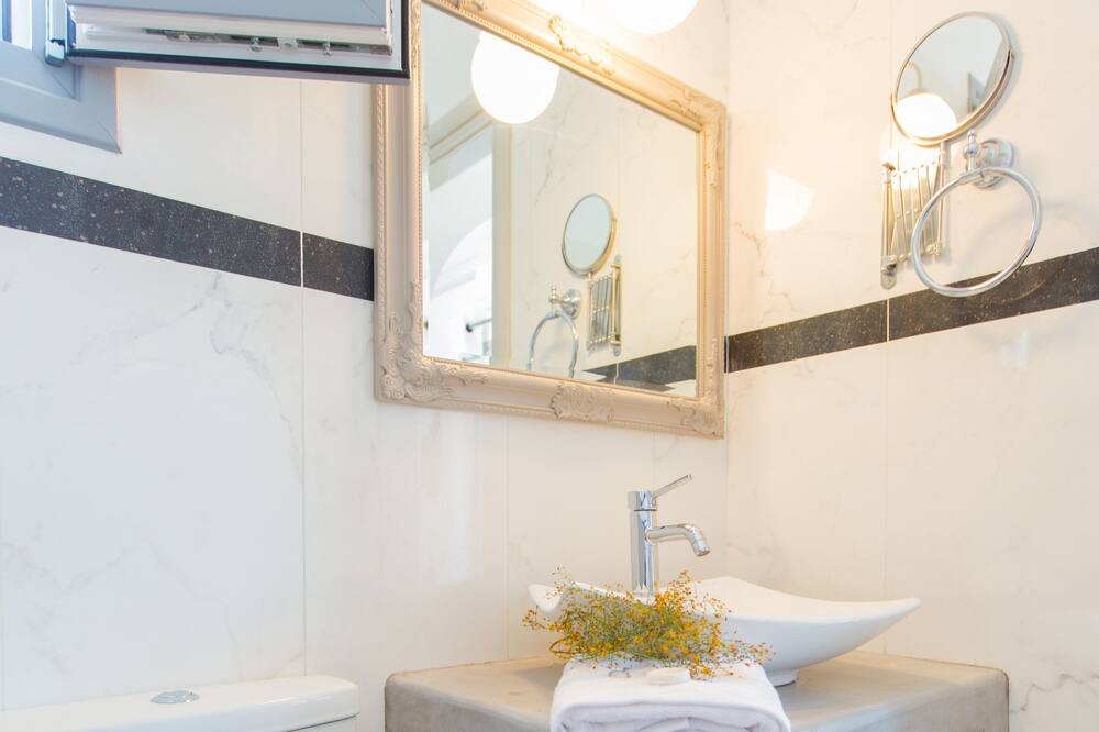 Photo of Bathroom in Maragas