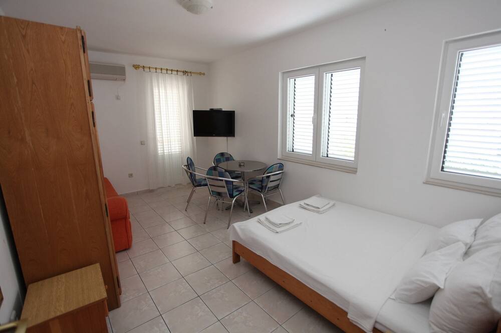 Photo of Bedroom in Maini