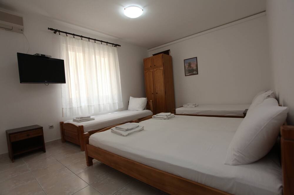 Photo of Bedroom in Maini
