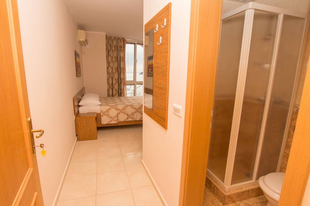 Photo of Bedroom in Sutomore