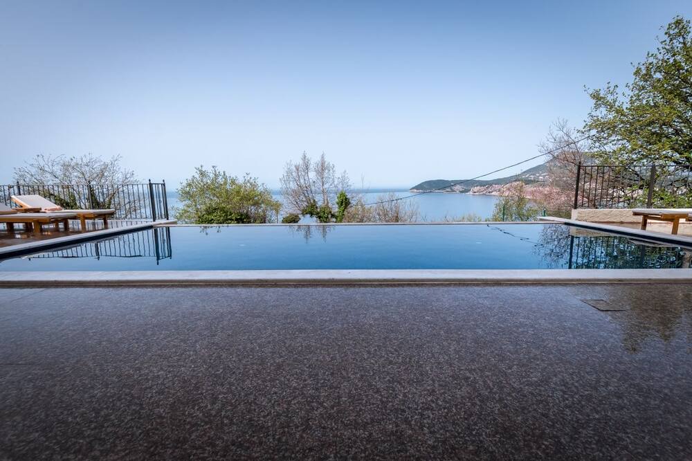 Photo of Outdoor in Sutomore
