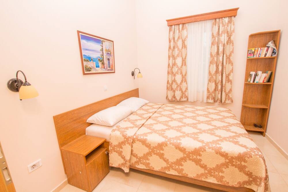 Photo of Bedroom in Sutomore