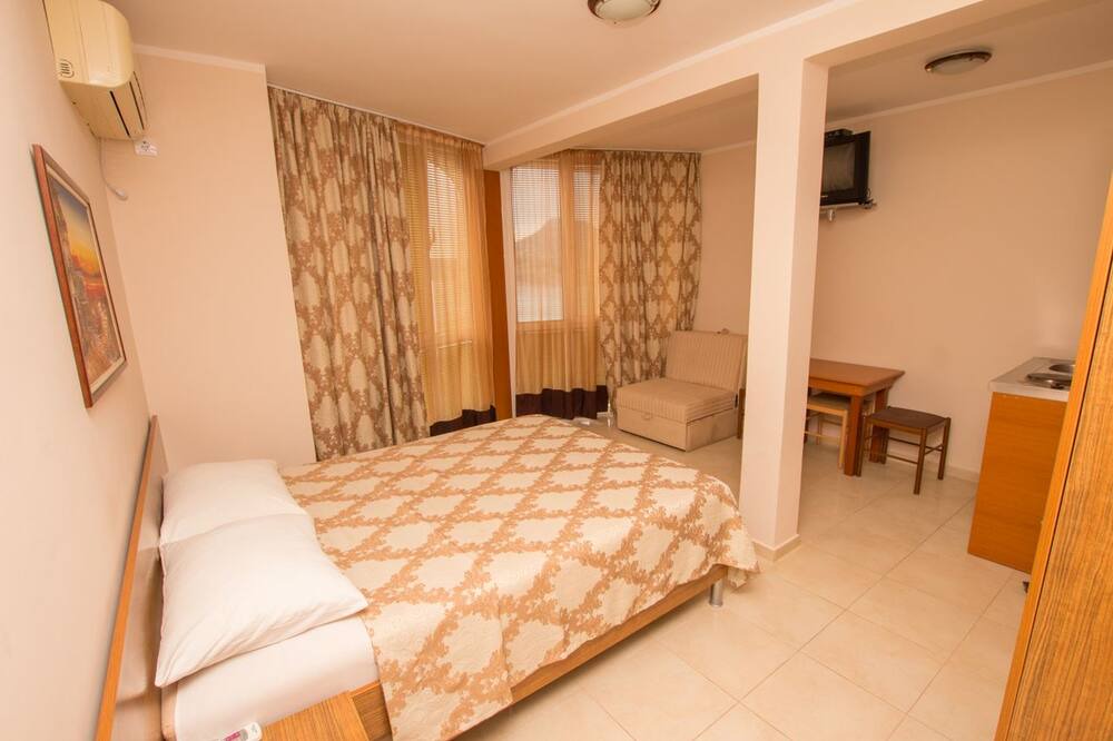 Photo of Bedroom in Sutomore