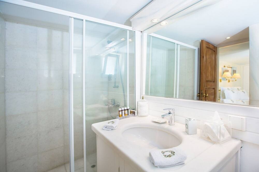 Photo of Bathroom in Firostefani