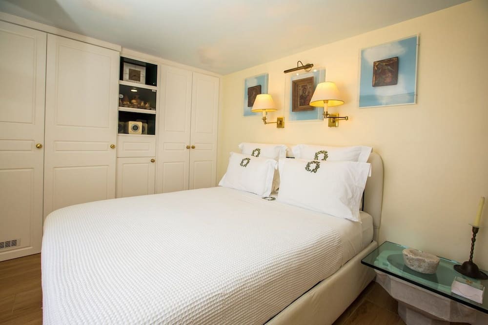 Photo of Bedroom in Firostefani