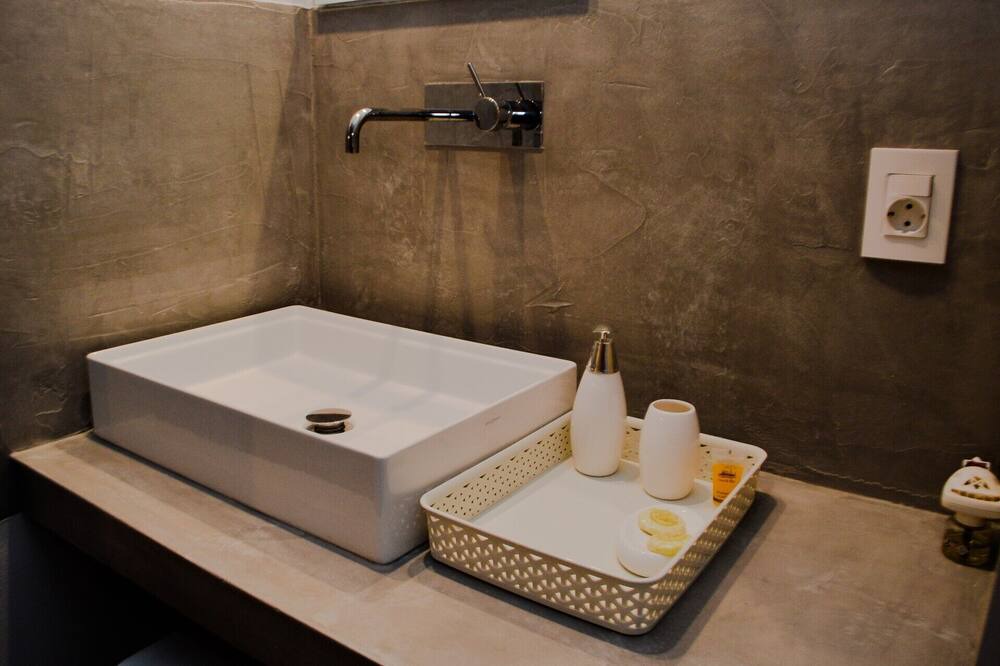 Photo of Bathroom in Lourdata