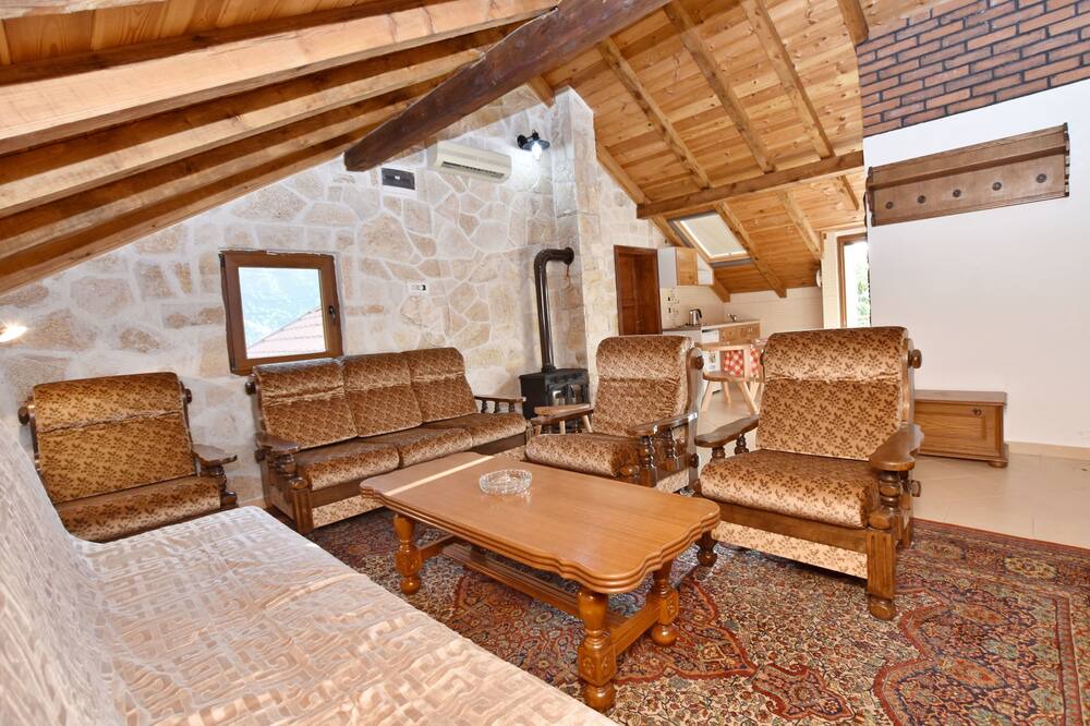 Photo of Patio Balcony in Limljani