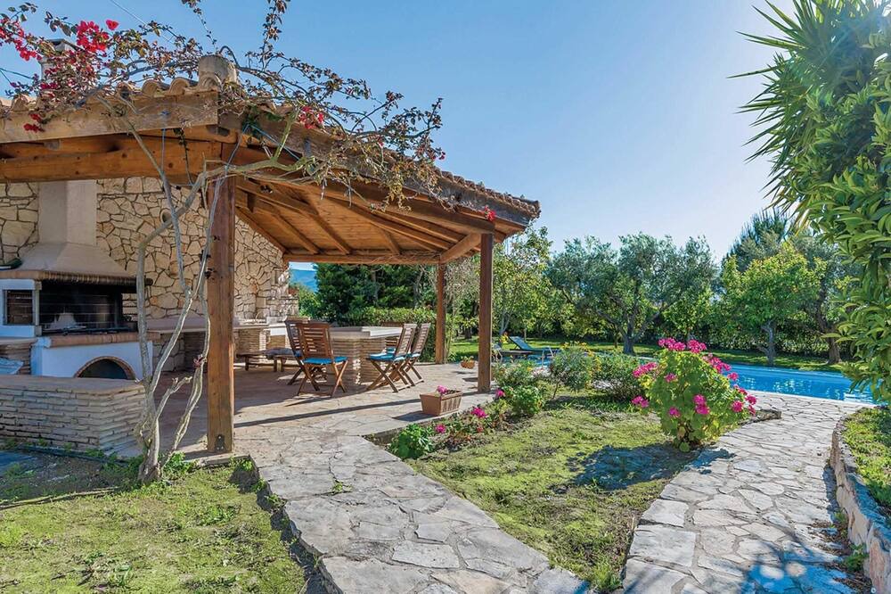 Photo of Outdoor in Neromilos