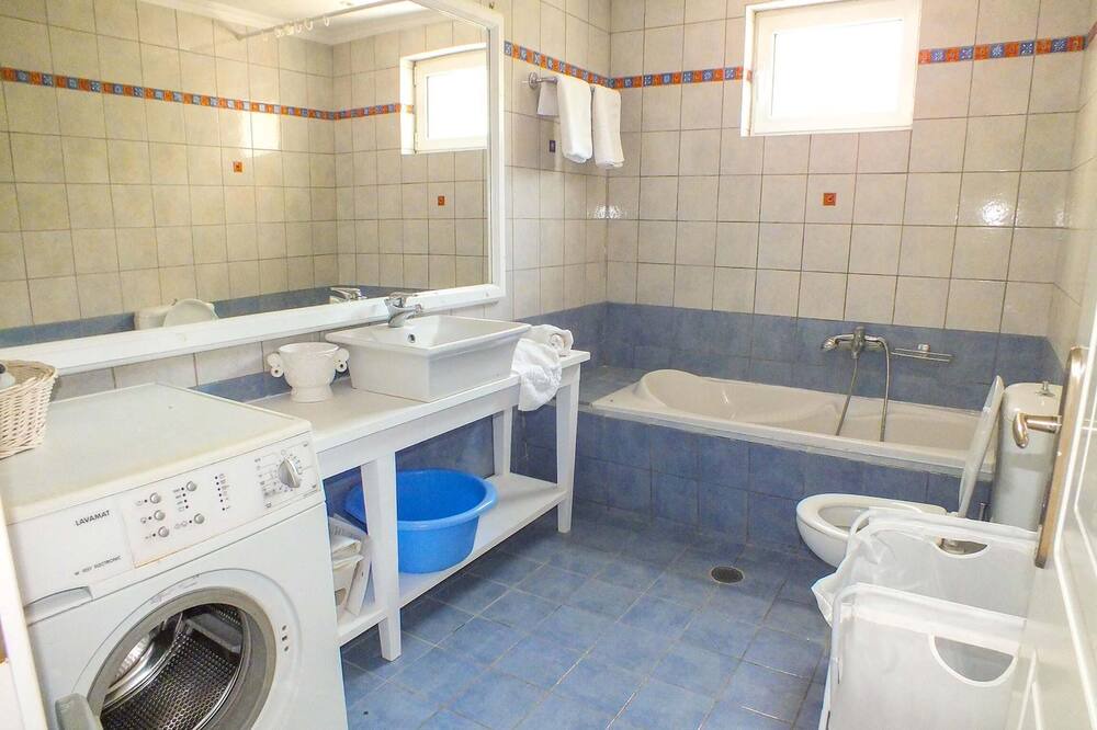 Photo of Bathroom in Neromilos