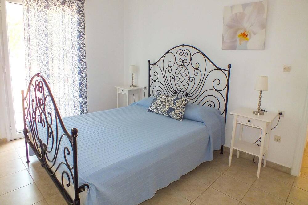 Photo of Bedroom in Neromilos