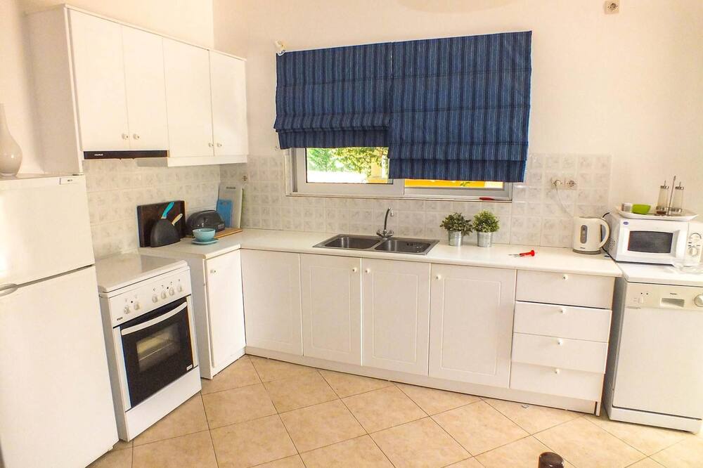 Photo of Kitchen in Neromilos