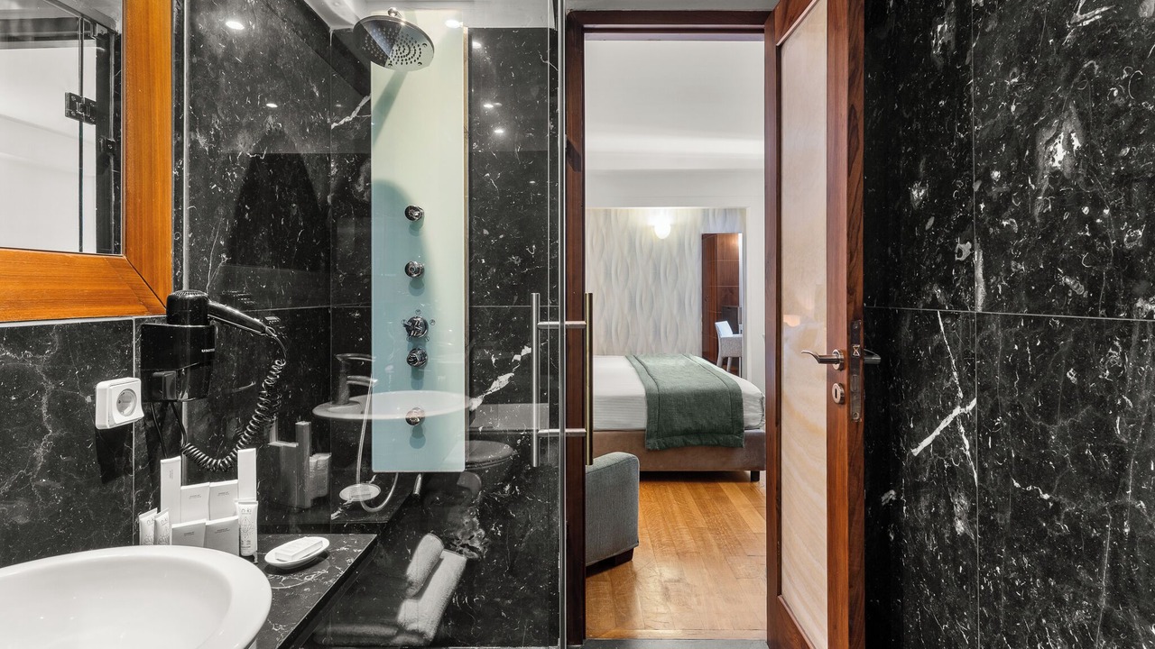 Photo of Bathroom in Kerameikos
