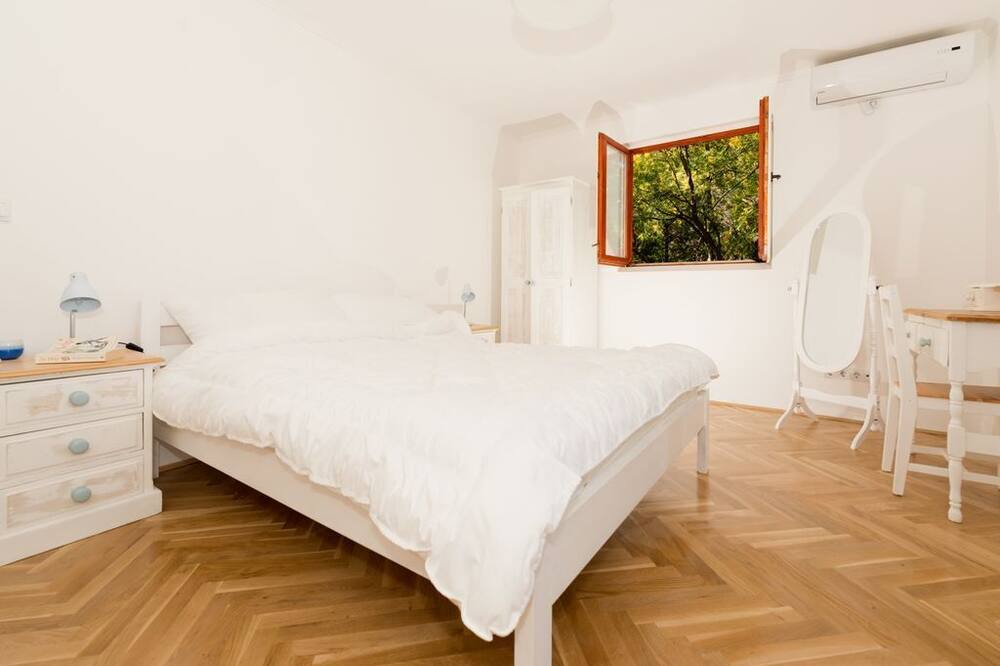 Photo of Bedroom in Prcanj
