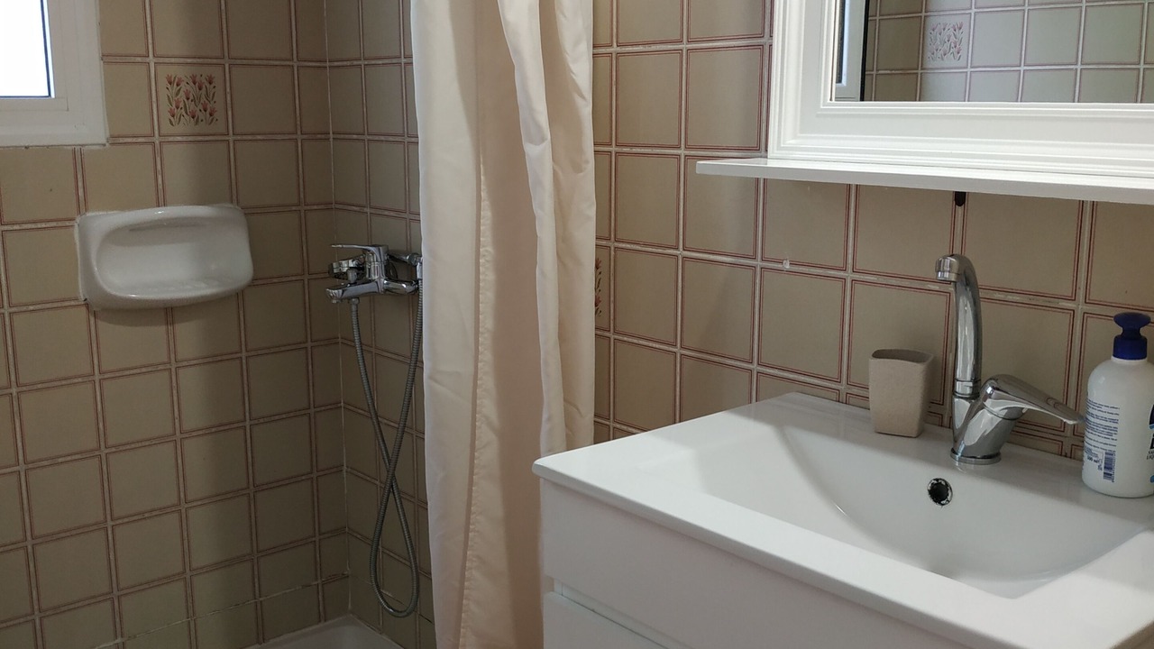 Photo of Bathroom in Ipsos