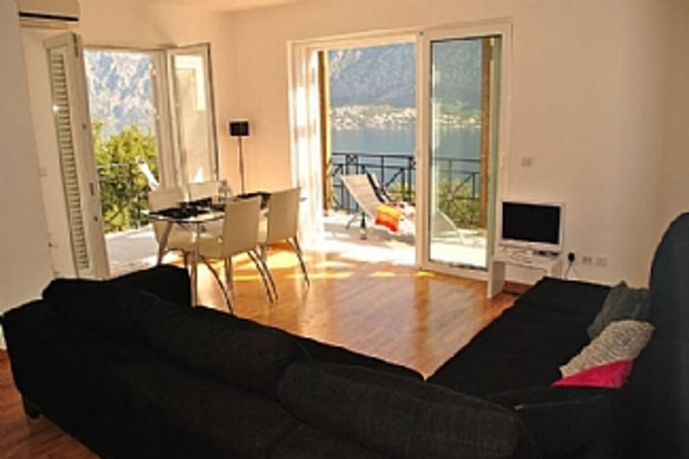 Photo of Livingroom in Prcanj