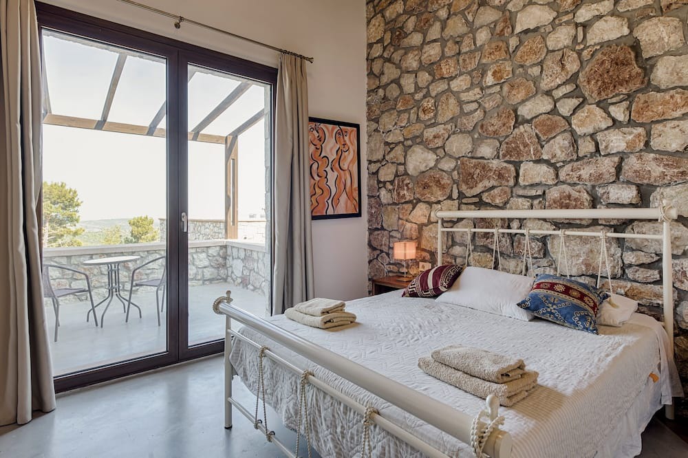 Photo of Bedroom in Salakos
