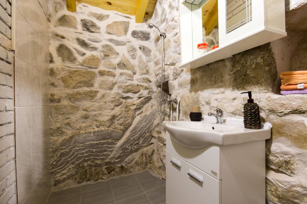 Photo of Bathroom in Mokrine