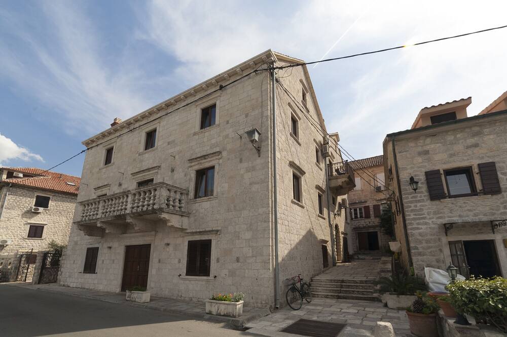 Photo of Outdoor in Prcanj