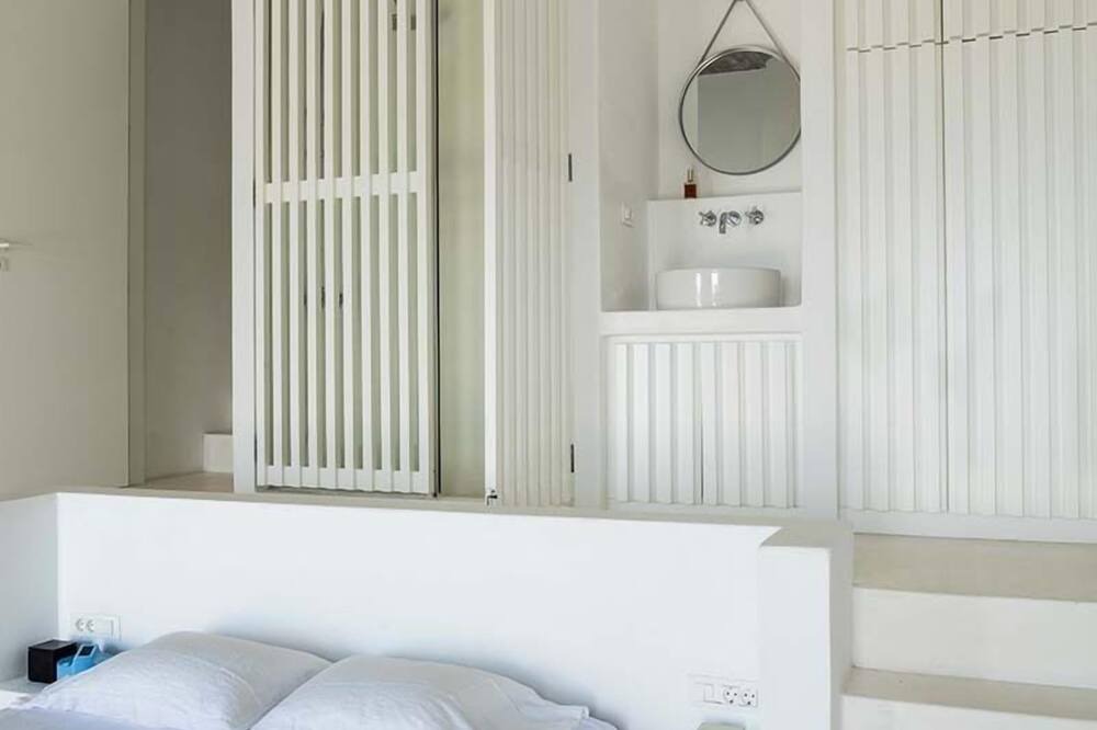 Photo of Bedroom in Folegandros