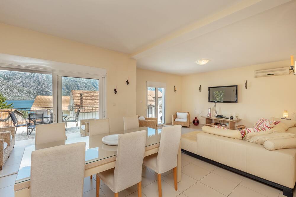 Photo of Livingroom in Prcanj