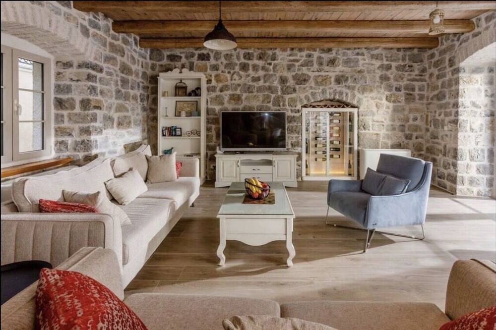 Photo of Livingroom in Kotor