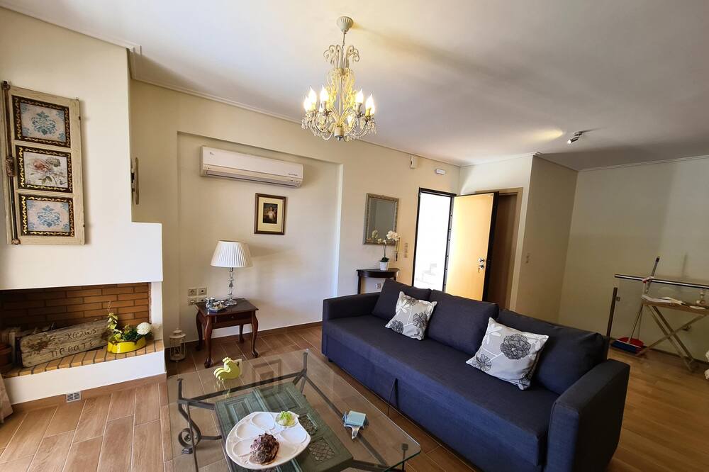 Photo of Livingroom in Karavomylos