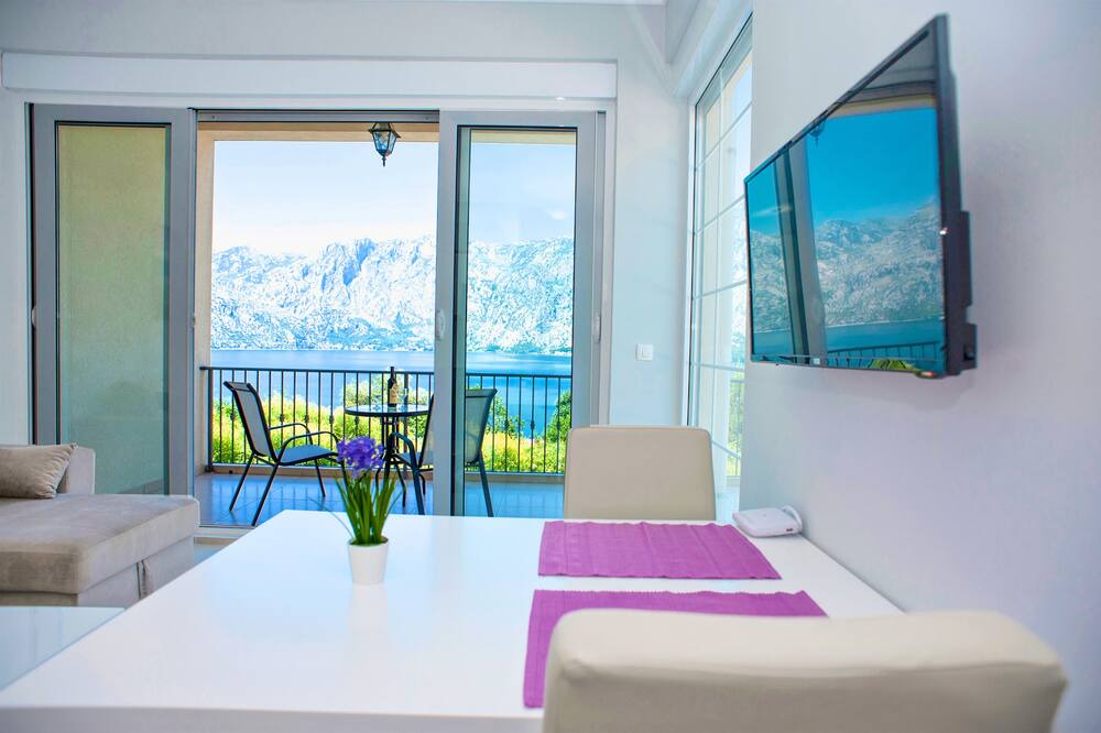 Photo of Livingroom in Prcanj