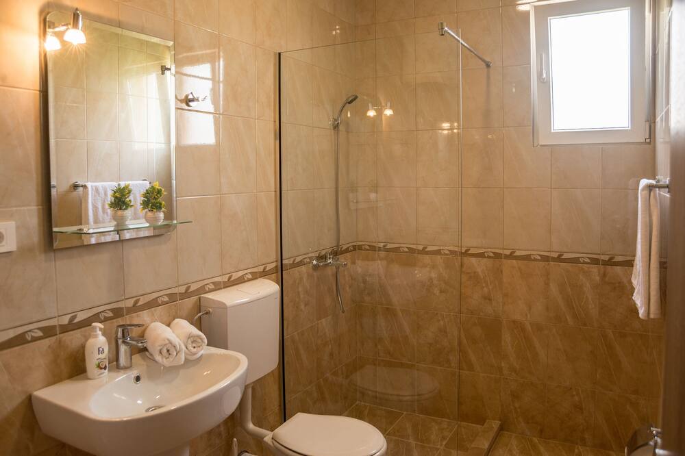 Photo of Bathroom in Igalo