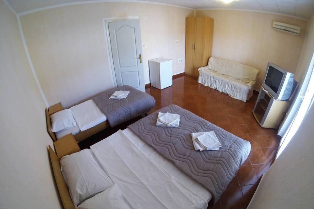 Photo of Bedroom in Maini