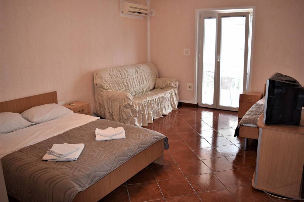 Photo of Bedroom in Maini