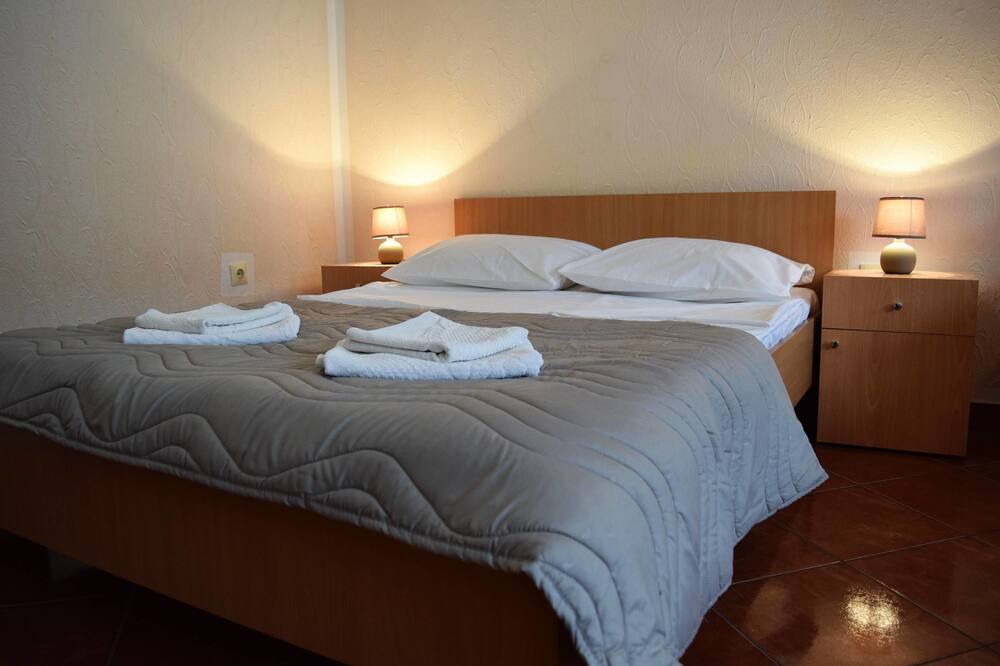 Photo of Bedroom in Maini