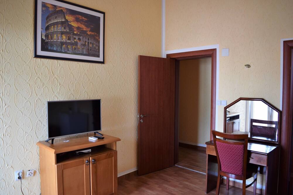 Photo of Bedroom in Maini