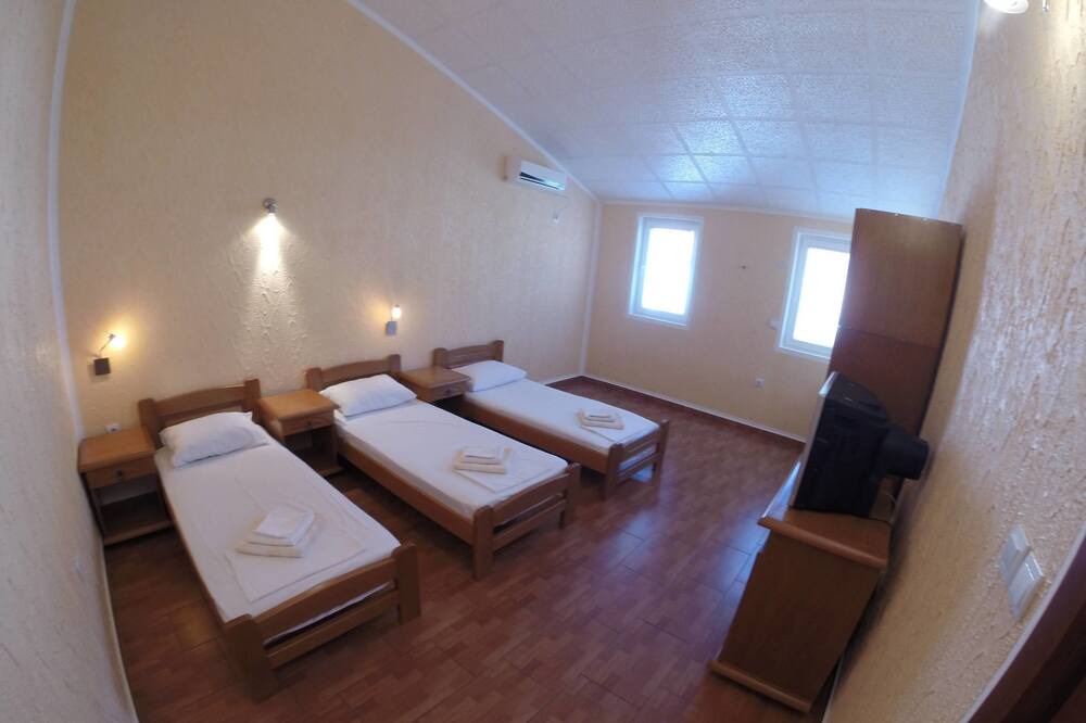 Photo of Bedroom in Maini