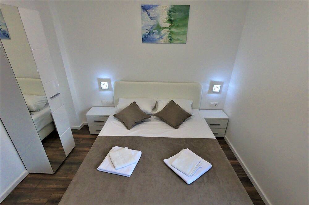 Photo of Bedroom in Maini