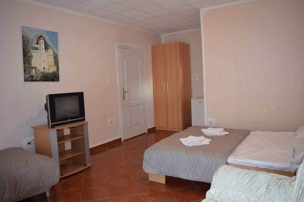 Photo of Bedroom in Maini