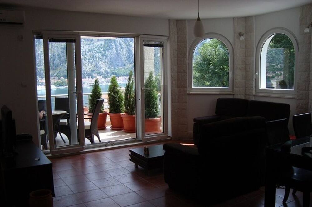 Photo of Livingroom in Kotor
