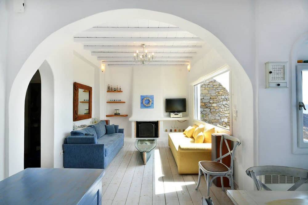 Photo of Livingroom in Faros Armenistis